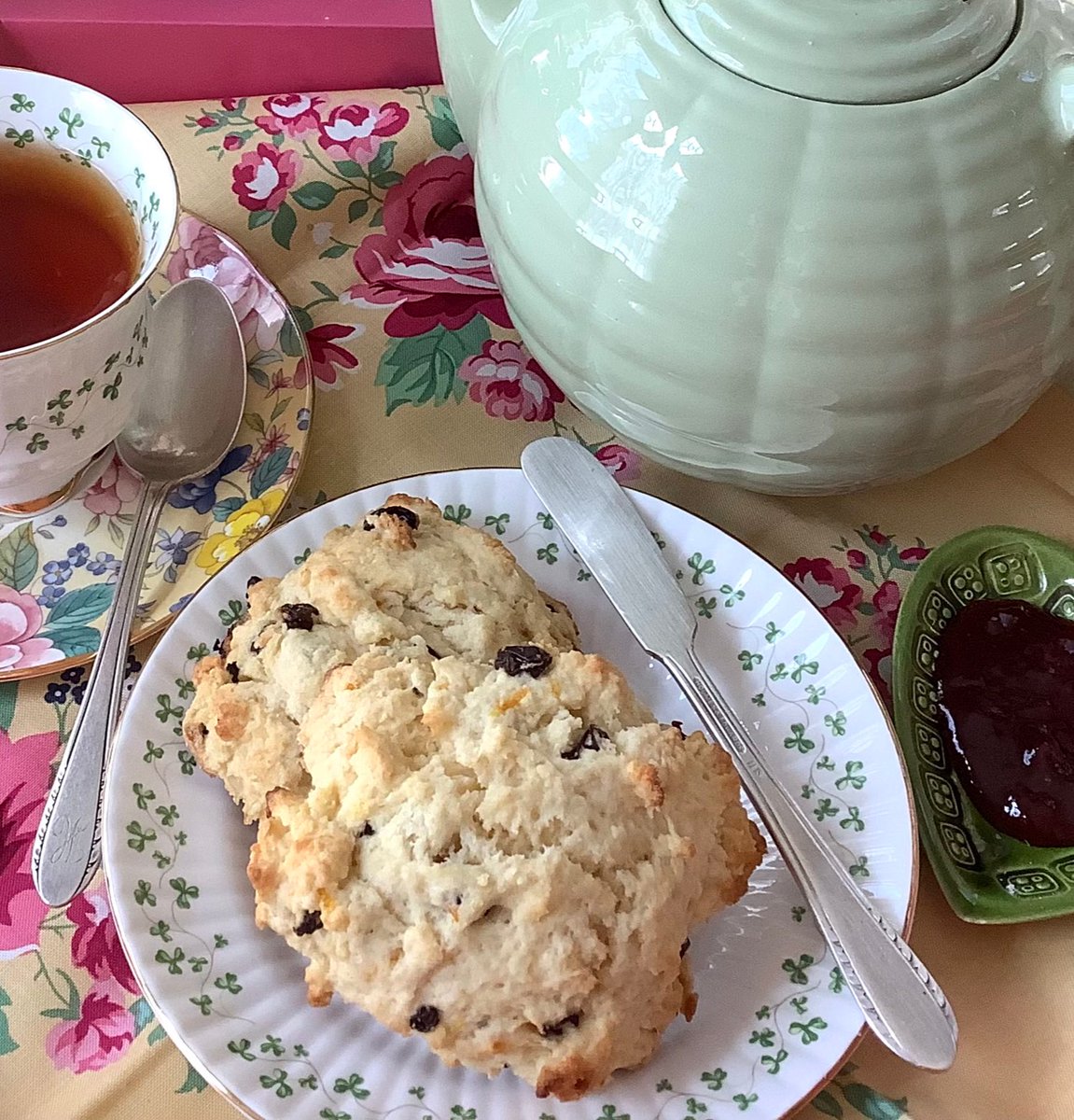 kathleenluvstea's tweet photo. When you still havenโt developed that skill of kneading,a drop scone makes life much easier.Paired with the wonderful Irish Breakfast tea from @greenhalghteaco & a dollop of strawberry jam.
2/2
#dropscones #teatimeinireland #irishbreakfast #teacupcollector #teaandbooks #bookclub https://t.co/nlbei6Dwsa