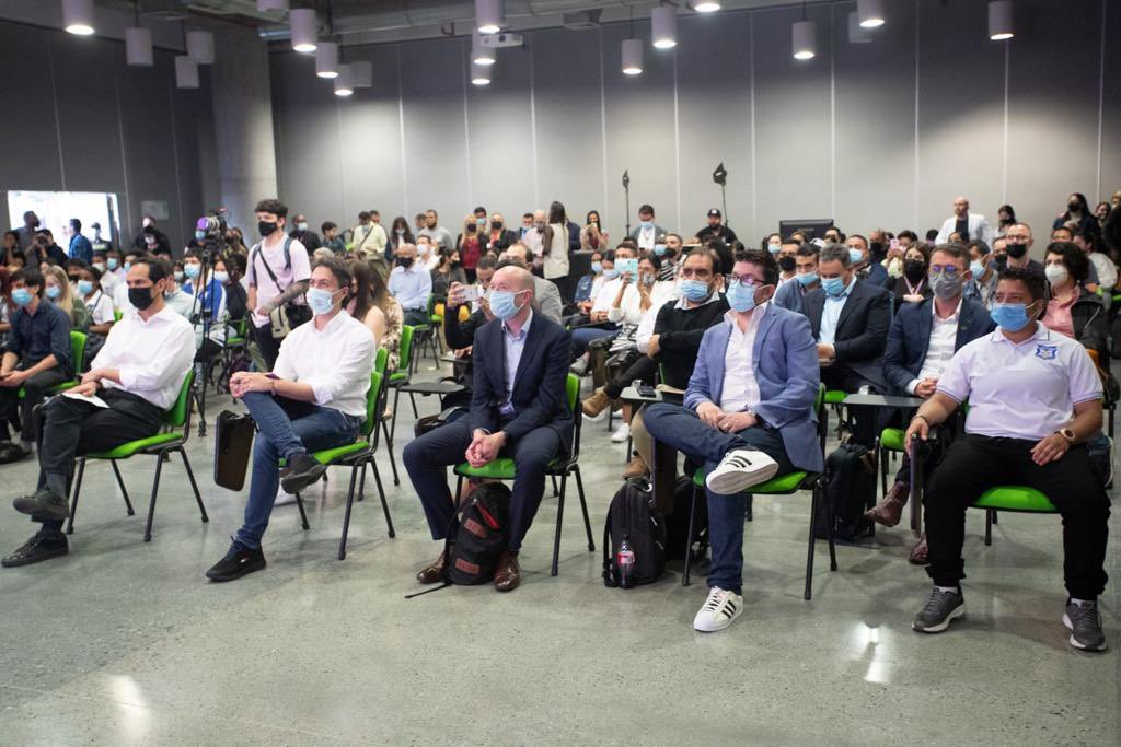 ValeroMadrid_'s tweet image. 🚀📖💻Hoy algo muy poderoso pasó en Medellín. @LinkedIn, @MSFTColombia y @QuinteroCalle firmaron alianza en la que formaran a 25.000 jóvenes y adultos de la ciudad en habilidades digitales para el empleo de LinkedIn Learning. 

#ValleDelSoftware