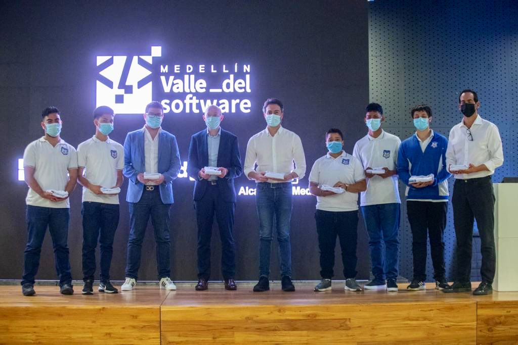 ValeroMadrid_'s tweet image. 🚀📖💻Hoy algo muy poderoso pasó en Medellín. @LinkedIn, @MSFTColombia y @QuinteroCalle firmaron alianza en la que formaran a 25.000 jóvenes y adultos de la ciudad en habilidades digitales para el empleo de LinkedIn Learning. 

#ValleDelSoftware