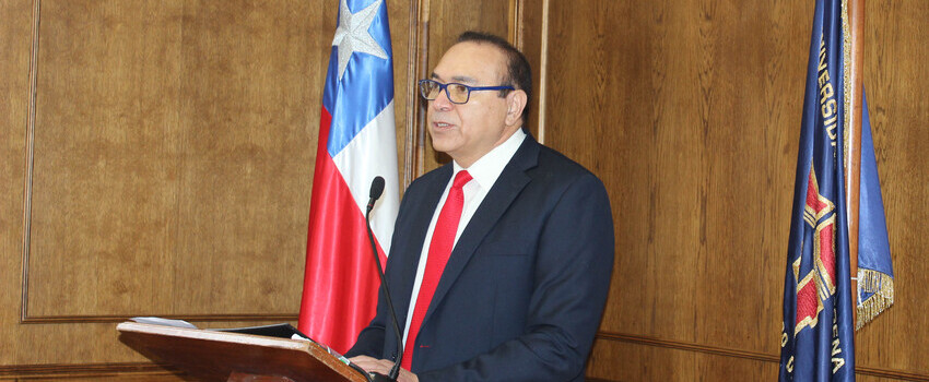 CRUCH_cl's tweet photo. 🔵En el marco de la conmemoración del 41° aniversario de la @userena, el rector Nibaldo Avilés destacó los principales logros alcanzados en 2021, con énfasis en la acreditación institucional avanzada por 5 años, en 4 áreas. 
➡️Más detalles: https://t.co/pl0aiK42uX https://t.co/exk5EtwfOO