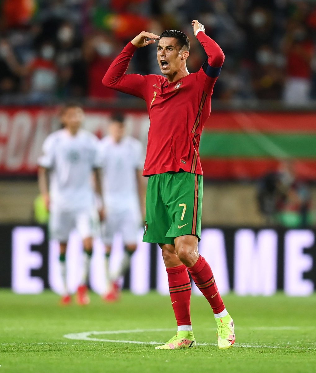 CR7_Factos's tweet photo. In 2 days the GOAT once again has to do the impossible https://t.co/Swkly1Toy8