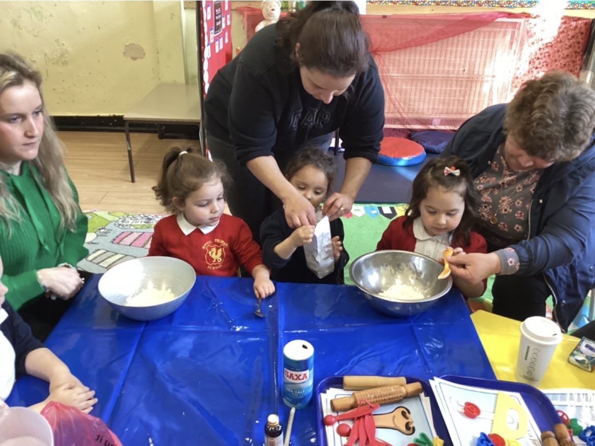 WyvilPrimary's tweet photo. Wonderful to see parents and carers at our #earlywordstogether stay and play. We had such fun making playdough and using it to support our early writing. @Literacy_Trust @PenguinUKBooks #eyfsatWyvil #englishatWyvil https://t.co/bkDXcehVCA