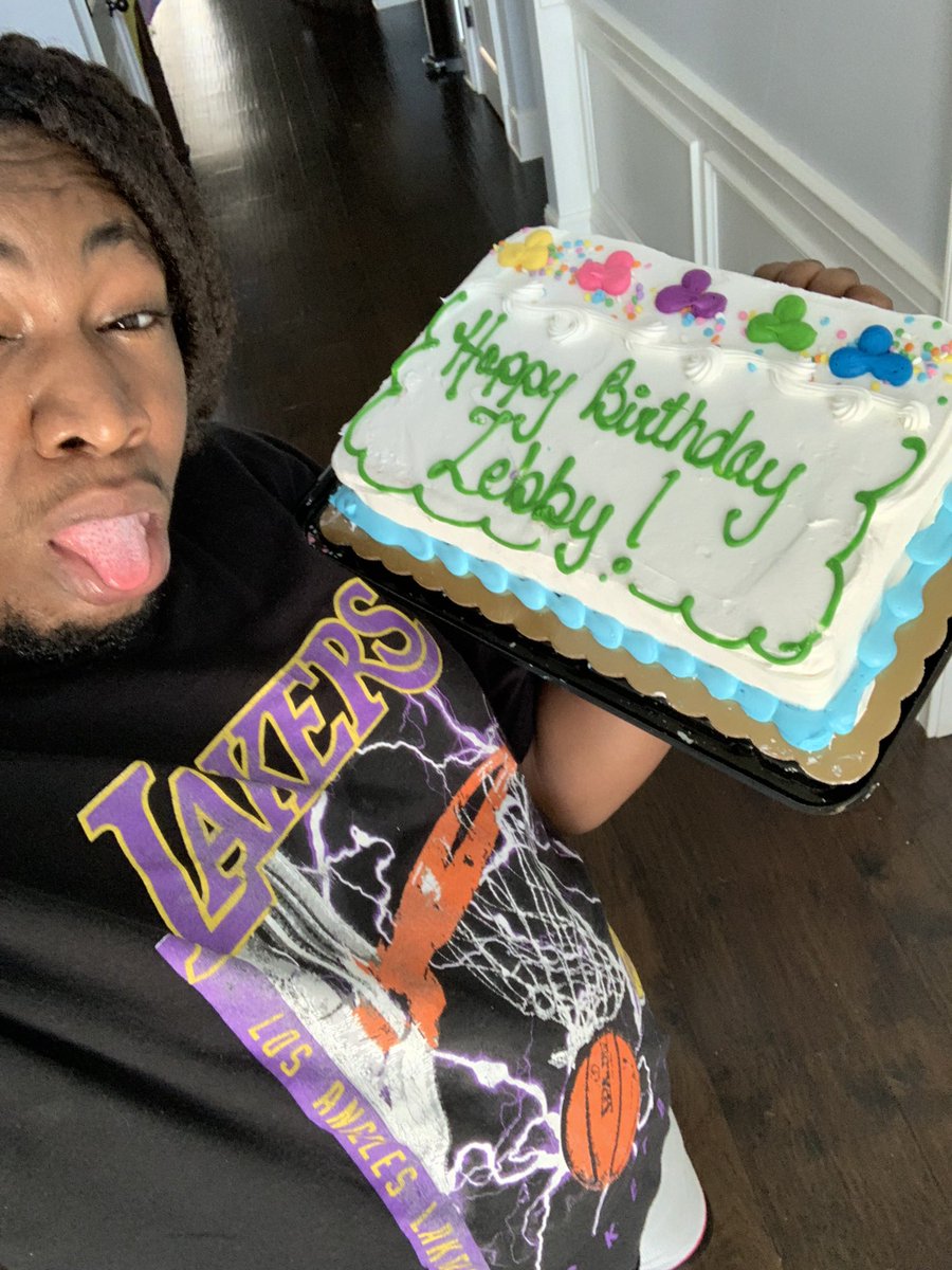 ZebbyGlover's tweet photo. Since I didn’t get myself a cake on my birthday I got one today! Happy 23rd to me! 💚🥰 #happysolarreturn https://t.co/EXGoGd7zI7