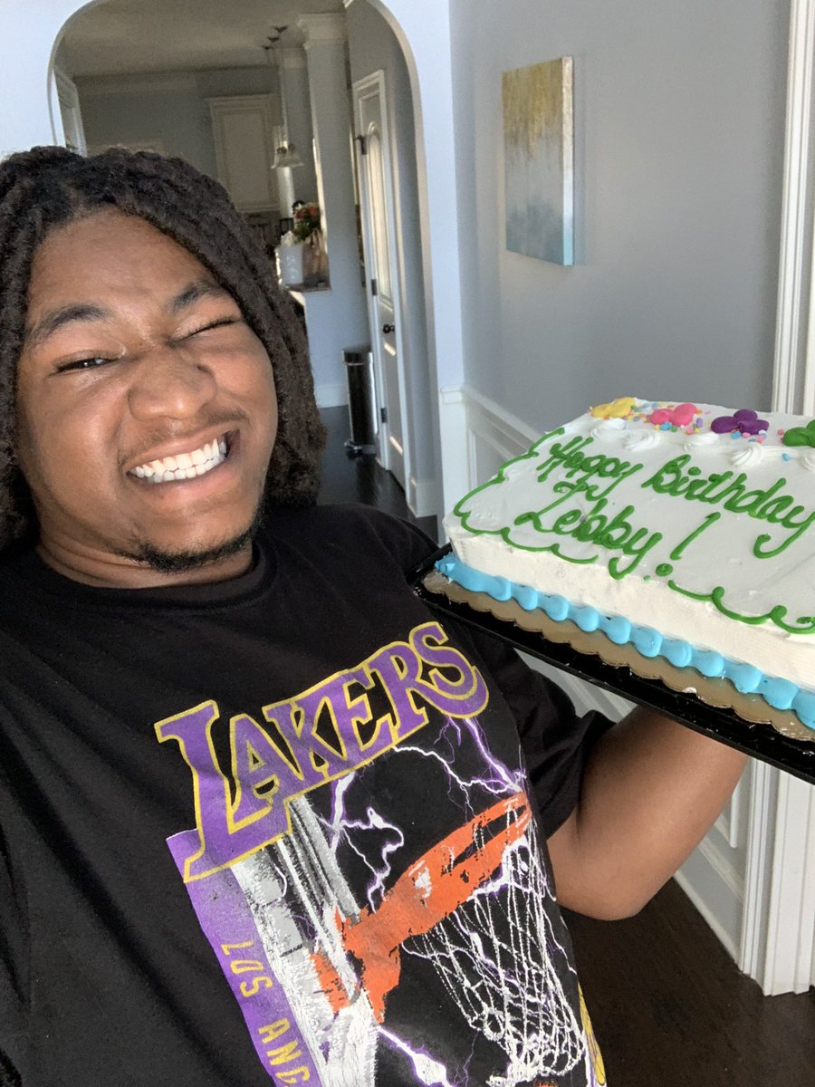 ZebbyGlover's tweet photo. Since I didn’t get myself a cake on my birthday I got one today! Happy 23rd to me! 💚🥰 #happysolarreturn https://t.co/EXGoGd7zI7