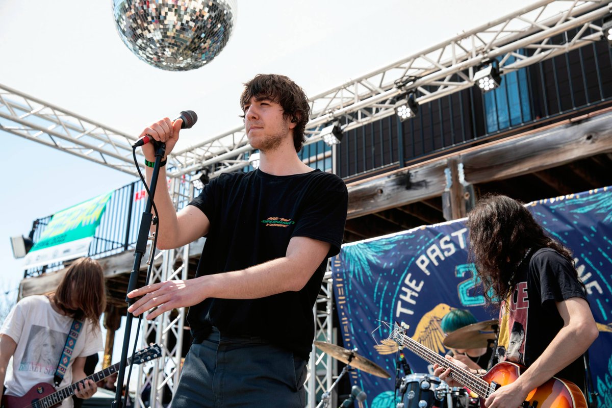 diymagazine's tweet image. Geese, Nova Twins and BLACKSTARKIDS were just a couple of the stand-outs at @sxsw last week. Get acquainted with the names that set this year’s event ablaze now: diymag.com/2022/03/22/gee…