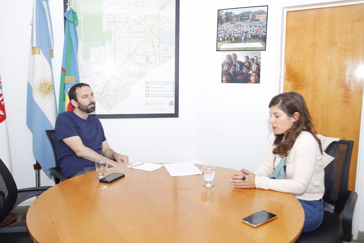 gabicarpineti's tweet photo. #Hurligham merece más #JusticiaCerca, con el intendente @DamianSelci hablamos sobre cuestiones de acceso a derechos para que más ciudadanos puedan resolver diferentes problemas y conflictos legales a través de los dispositivos del CAJ de forma gratuita.
#accesoalajusticia https://t.co/U02WmSxVai