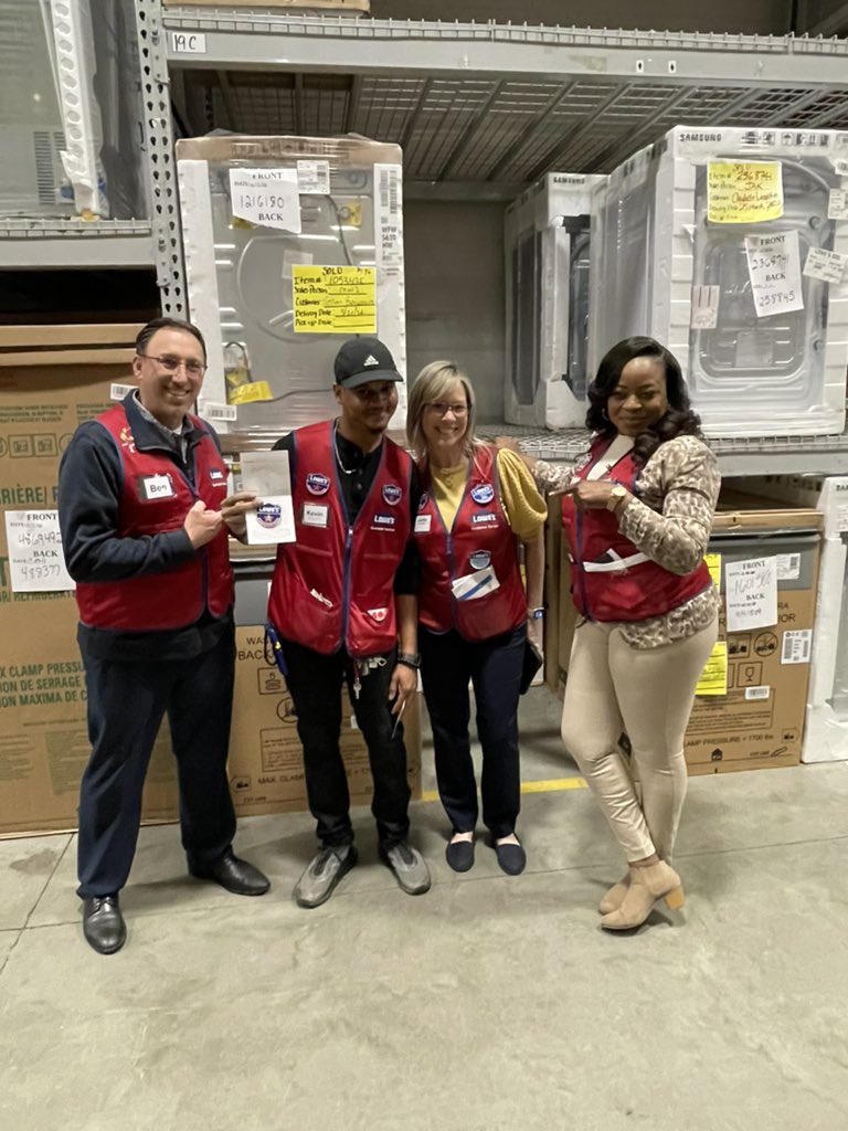 Double Service Star Alert 🚨 🚨🚨 for DS Kevin!!! #Congrats #1188 <a href="/BenitoKomadina/">Benito.Komadina@Lowes</a> @LauraG813R1 <a href="/catinabutler14/">Cece Butler</a> <a href="/ShaneGagne76/">Shane Gagne</a>