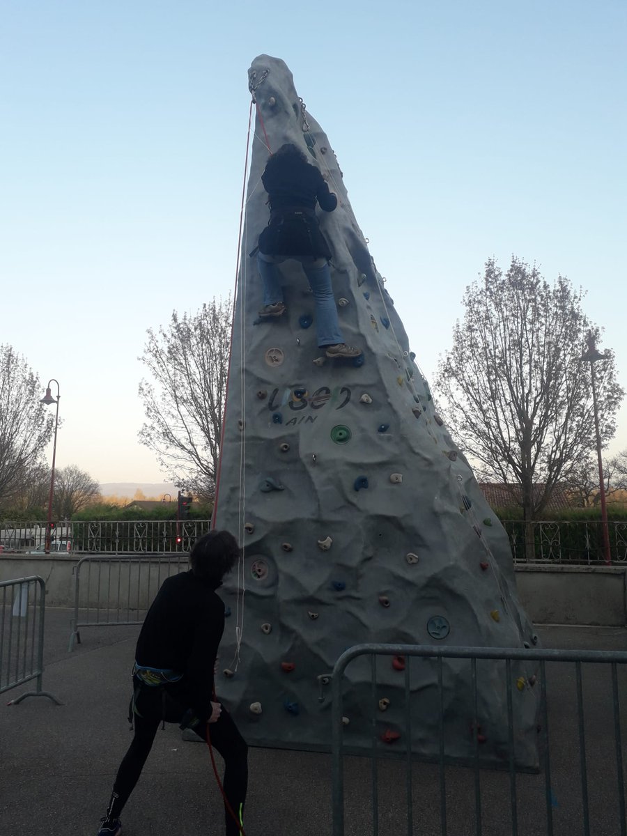ComiteUSEP01's tweet photo. Formation escalade des enseignants et AESH à Châtillon la Palud sur le mur mobile de l'#USEP01 conduite par le @ComiteUSEP01 et la #DSDEN01 circonscription d'Amberieu-en-Bugey. Vive l'EPS ! https://t.co/QULOGRDU0b
