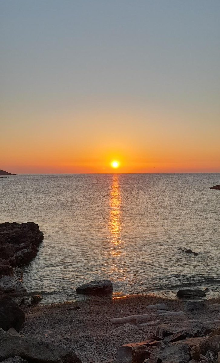 MeteoFrance_SE's tweet photo. 😍 Coucher de soleil depuis L'Île-Rousse (2B)
#obsparticipatives 📲 @meteofrance https://t.co/D48y88Ikdd