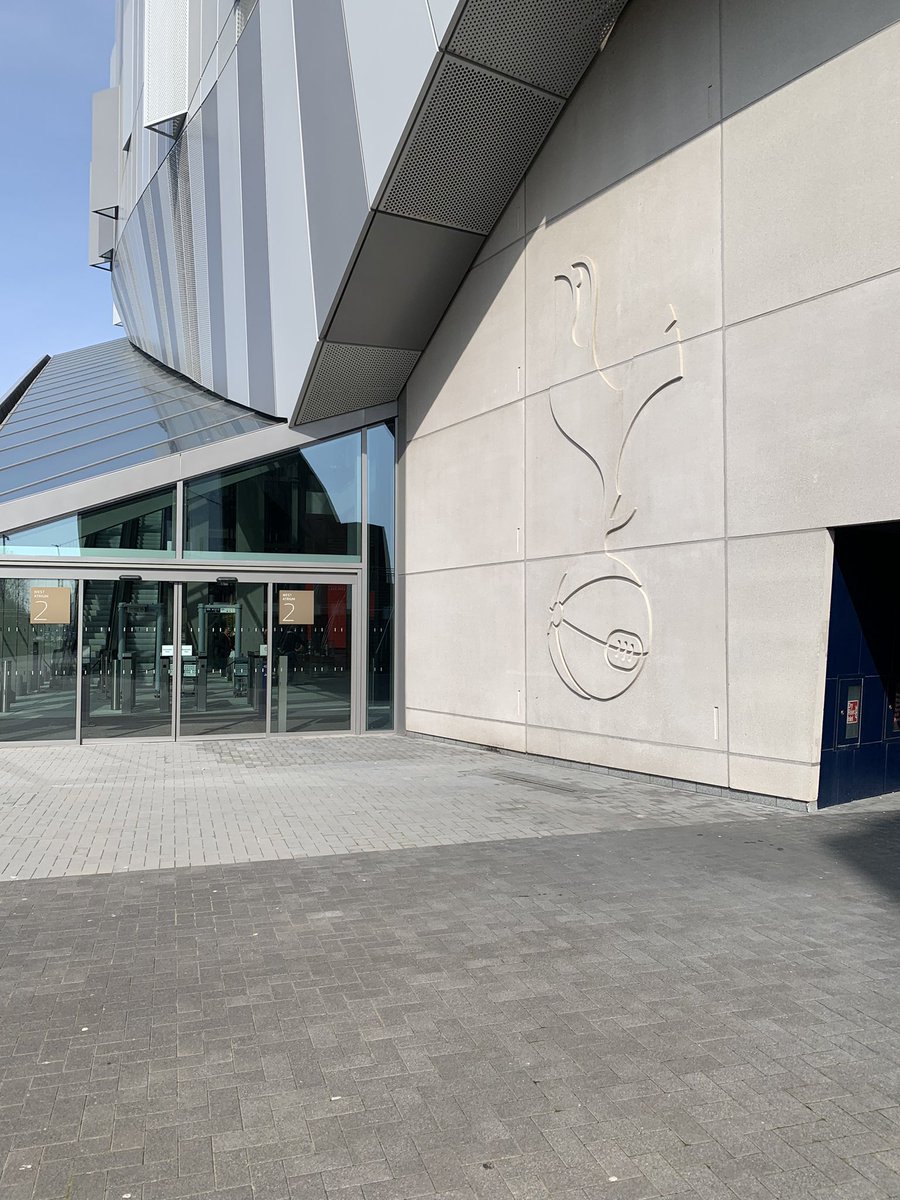 Naz_Ali's tweet photo. Learning by doing: Our classroom today @SpursStadium. @IohtUel MSc Sports Management students take part in a site visit ahead of their practice-based assessment @IscBiz event. #ISCLondon2022 #events #sportsbusiness @UEL_News @SBL_UEL https://t.co/kntpTCELB4