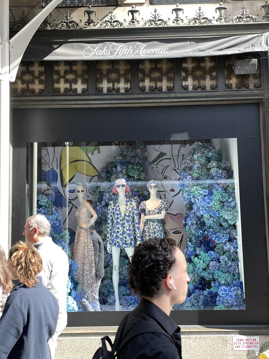 Over the moon excited to see the artwork I created for @aliceandolivia featured in the iconic NYC @Saks windows. I make it a point to visit the windows multiple times a year when the seasons change…safe to say this time hits different 🥰