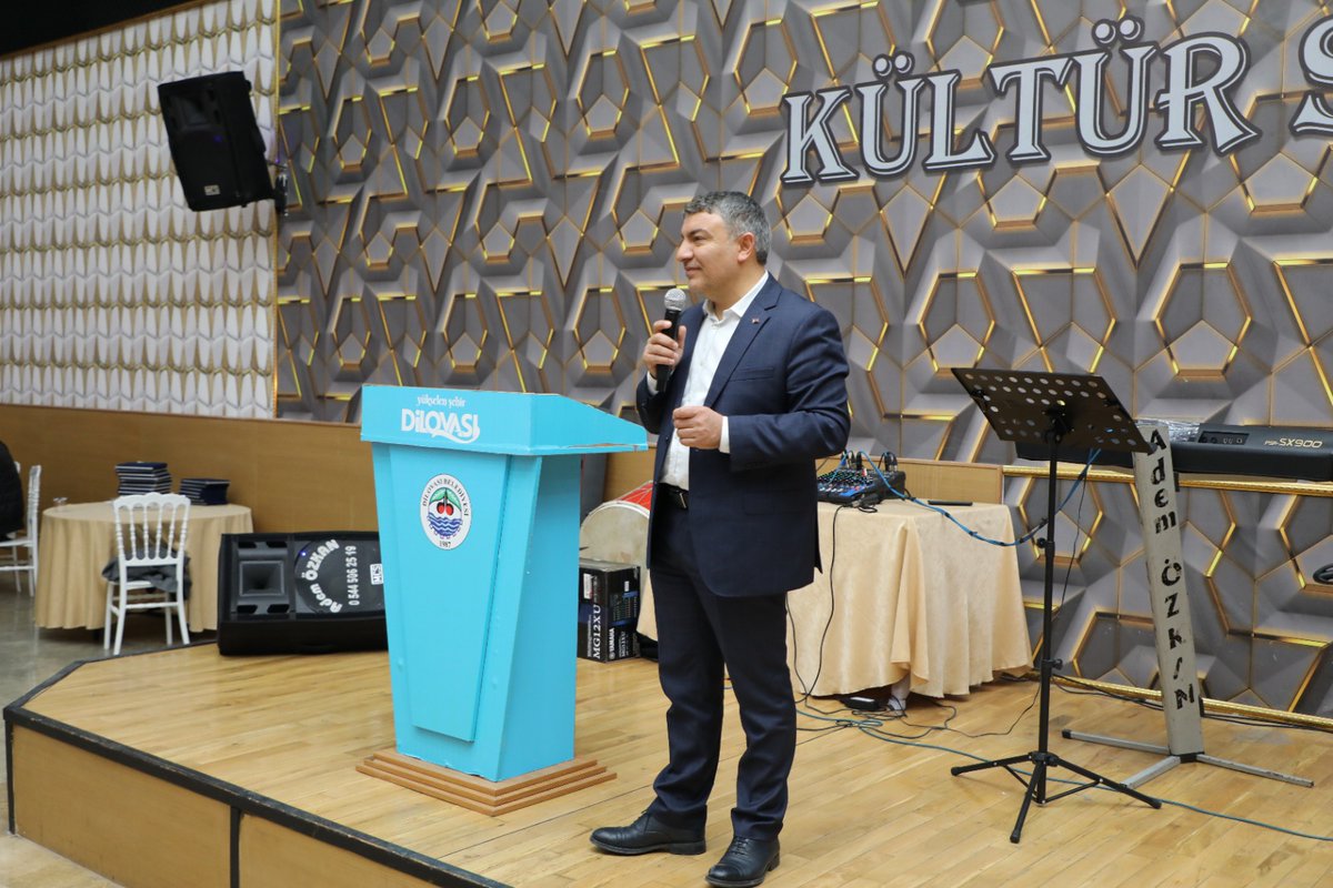 hamzasayir041's tweet photo. Tüm çalışma arkadaşlarımız, AK Parti İlçe Başkan Vekilimiz Av. Fevzi Karataş ve Meclis üyelerimizin katılımıyla emekliye ayrılan çalışma arkadaşlarımızla bir araya gelerek, bugüne kadar Dilovamıza yaptıkları hizmetlerden dolayı paketlerini taktim ettik. https://t.co/xCmo2TAnVK