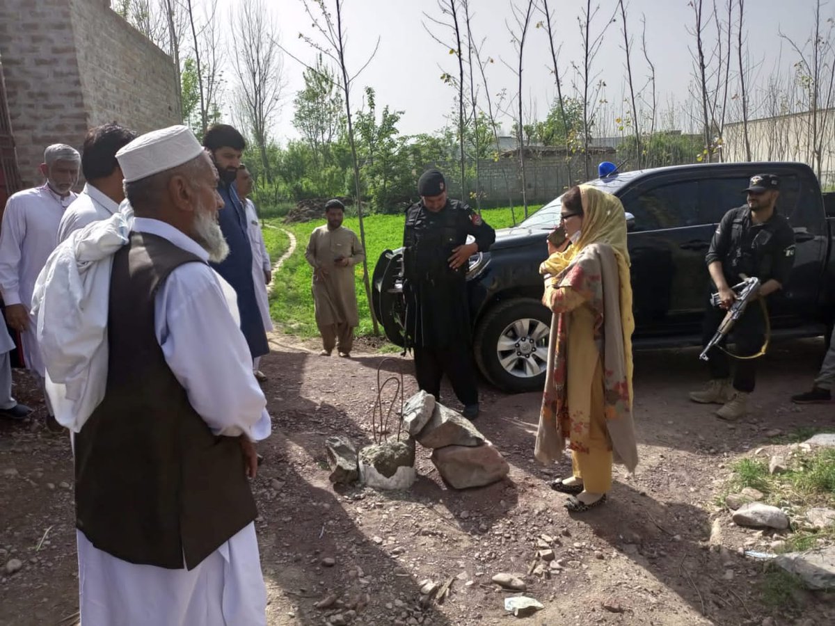 AcPabbi's tweet photo. Today Assistant Commissioner Pabbi, Sarah Tawab Umar, along with Revenue Field Staff &amp; local Police visited Dagai village to remove encroachments along the road-side and warned the violators to follow the government orders in true letter and spirit. https://t.co/jIOyr0InU9