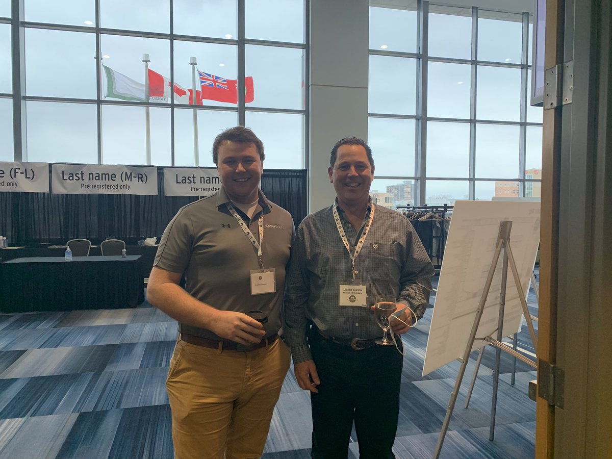 Getting to make great friends at #MarchClassic finally got to meet my grain marketing brother !! <a href="/AndrewDawson157/">Andrew Dawson</a>  Until recently I thought I was the only Andrew Dawson in <a href="/OntAg/">Farms.com Ontario</a> but not so anymore. <a href="/JulieDawson97/">Julie Dawson</a>