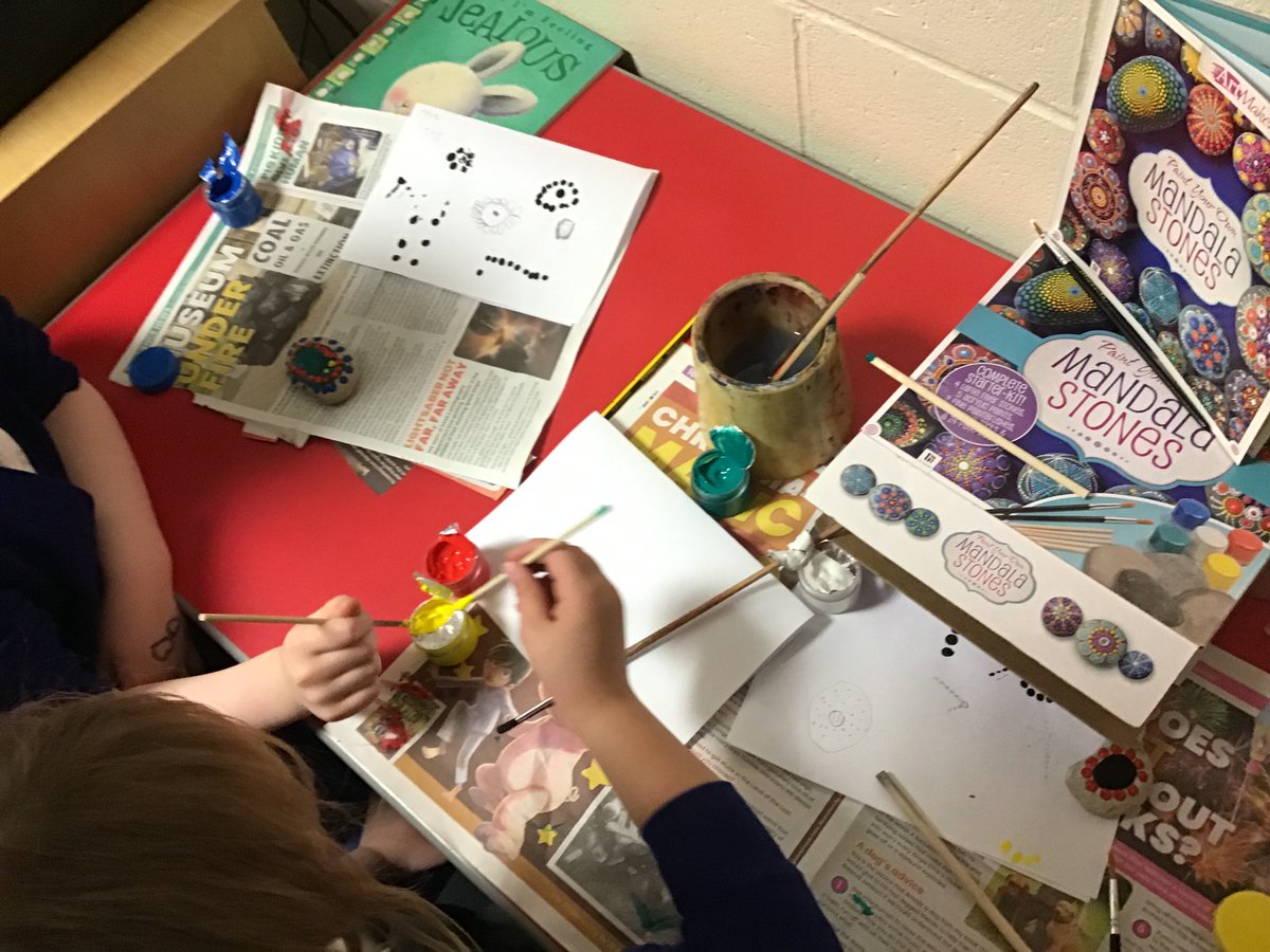 DeltaGreengates's tweet photo. Pebble painting, exploring the emotion jealousy and Mother’s Day crafts just some of the activities in today’s #TeamGGThrive sessions. @ThriveApproach https://t.co/PM9G5Gw4Qo
