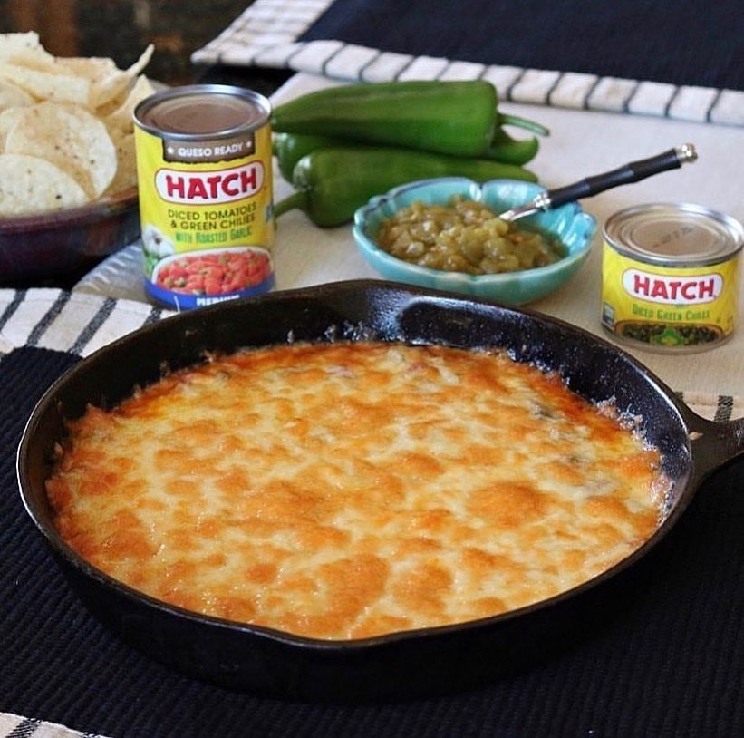 HatchChileCoLLC's tweet image. Yummy Queso Fundido looks delicious enough for dinner hatchchileco.com/recipe/queso-f…
or a snack right out of the cast iron pan. 
#HatchGreenChile #Fundido #ItsSpringbutitsstillcold #Appetizer #Cheese #Chips #CastIron #Queso