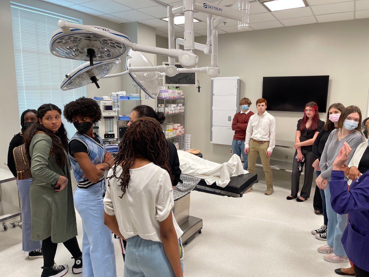 HSTHealthSci's tweet photo. Thank you to Central Piedmont Community College - Dental Assisting Program for hosting us today. Very exciting to learn about the dental and health science opportunities that are offered.  @HighlandGaston @gcscte @CTEforNC @GastonSchools https://t.co/DY9AIR1eCR