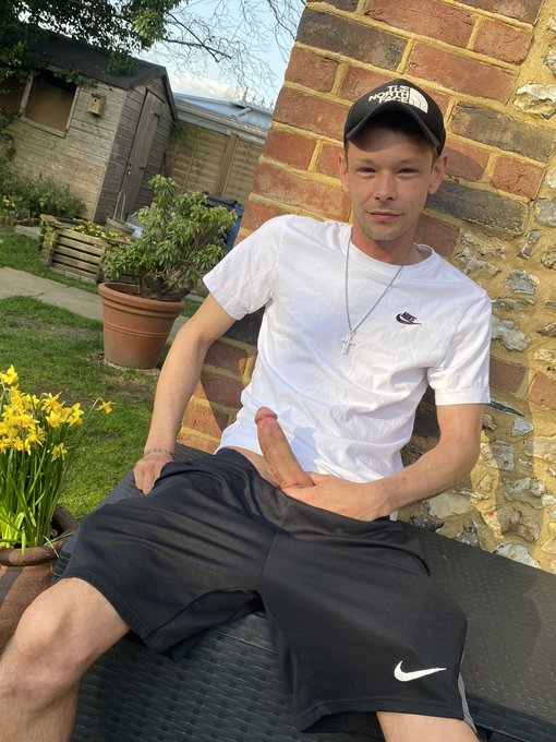 Hello summer! You’ve been missed ??? https://t.co/o7C2tGQZ5F