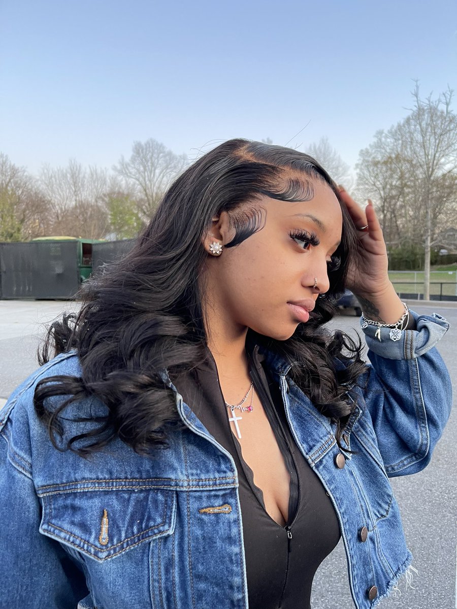cierrra_r's tweet photo. Hi everyone my name is Cierra I am a stylist with little clientele looking to increase my clientele and welcoming forever clients I make wigs do traditional installs quick weaves and wig installations a simple retweet can help gain more clients and put my work in the world 💕💕 https://t.co/sWJkwC281u