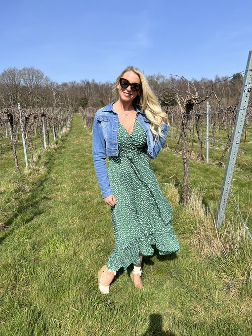 Had a great day at @Bolneyestate today #localwine https://t.co/0mpYVEUQGN<a class="tags" target="_blank" title="On Twitter" href="/?out=eyJ0eXAiOiJKV1QiLCJhbGciOiJIUzUxMiJ9.eyJpYXQiOjE3MTk2MTg5MjAsImlzcyI6InR3cG9ybnN0YXJzLmNvbSIsIm5iZiI6MTcxOTYxODkyMCwiZXhwIjoxNzUxMTU0OTIwLCJyZWRpcmVjdF91cmwiOiJodHRwczovL3R3aXR0ZXIuY29tL0JvbG5leWVzdGF0ZSJ9.ZeHi-Do5RhT9UWvKlKQjjmqJWlWy3qEWXNJH9nLWiE86e-6yR2IpagqQ2okklTLP5kNiQbOiUEbvHNebGKKPqg">@Bolneyestate</a><a href="/tag/localwine"class="tags">#localwine</a>