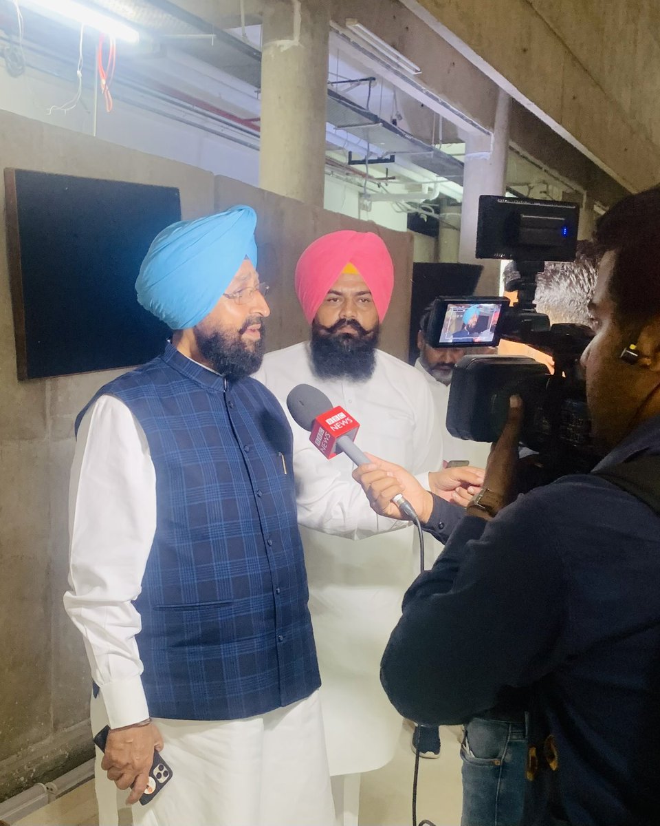 Sarpanch_Cheema's tweet photo. ਅੱਜ ਪੰਜਾਬ ਵਿਧਾਨ ਸਭਾ ਚੰਡੀਗੜ੍ਹ ਵਿਖੇ ਸ੍ਰ. @Partap_Sbajwa ਜੀ ਦੇ ਨਾਲ https://t.co/wVJHNZzfa0