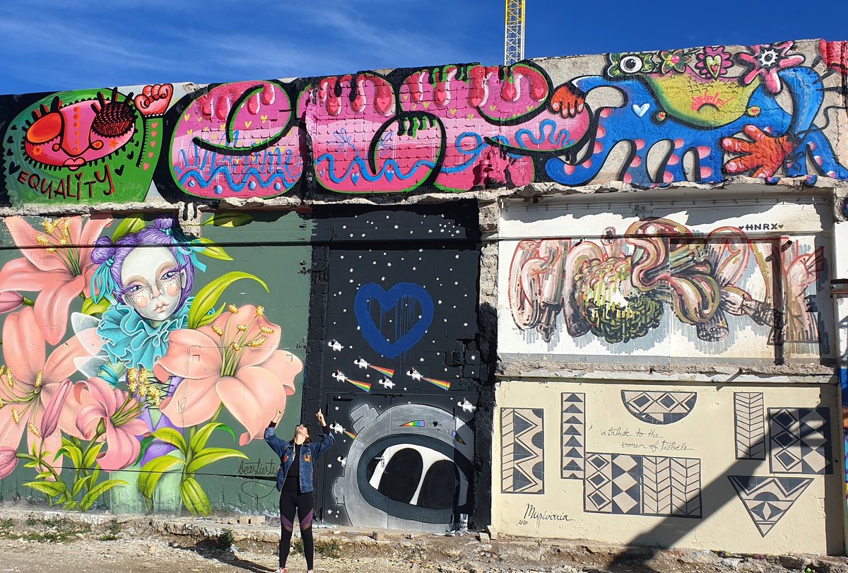 elfkunst's tweet photo. EQUALITY
Muslim, ELF and octopus standing up for #Equality.
#elfkunst #graffiti #mural #Munich #femaleempowerment #femaleartist #bubblestyle #octopus #muslima https://t.co/GwSRtMlk6c