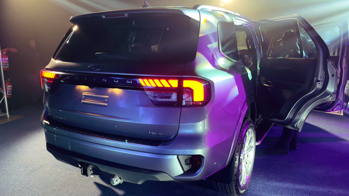 LesangTshoke's tweet photo. @SirPrinceJHB you’re gonna lose your mind once you see the #NextGenEverest in real life… 😢🥺
@LeratoMannya has to understand. 🙄
@FordSouthAfrica has lifted the bar! I’ve been #DippedInBlue 💙🙆🏾♂️ https://t.co/pAF3Dh8xqQ