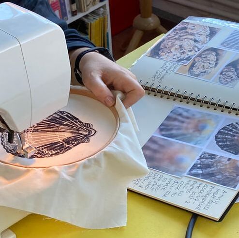 artpocketuk's tweet image. There's so much to look forward to this Summer. 
We've programmed a variety of one-day workshops in Textiles, Book Making, and Printing to try your hand at.
Find out more here - mailchi.mp/41872e825204/s…
#MakeThinkDo #ChooseArt
#textileworkshops #printingworkshops #bookmaking