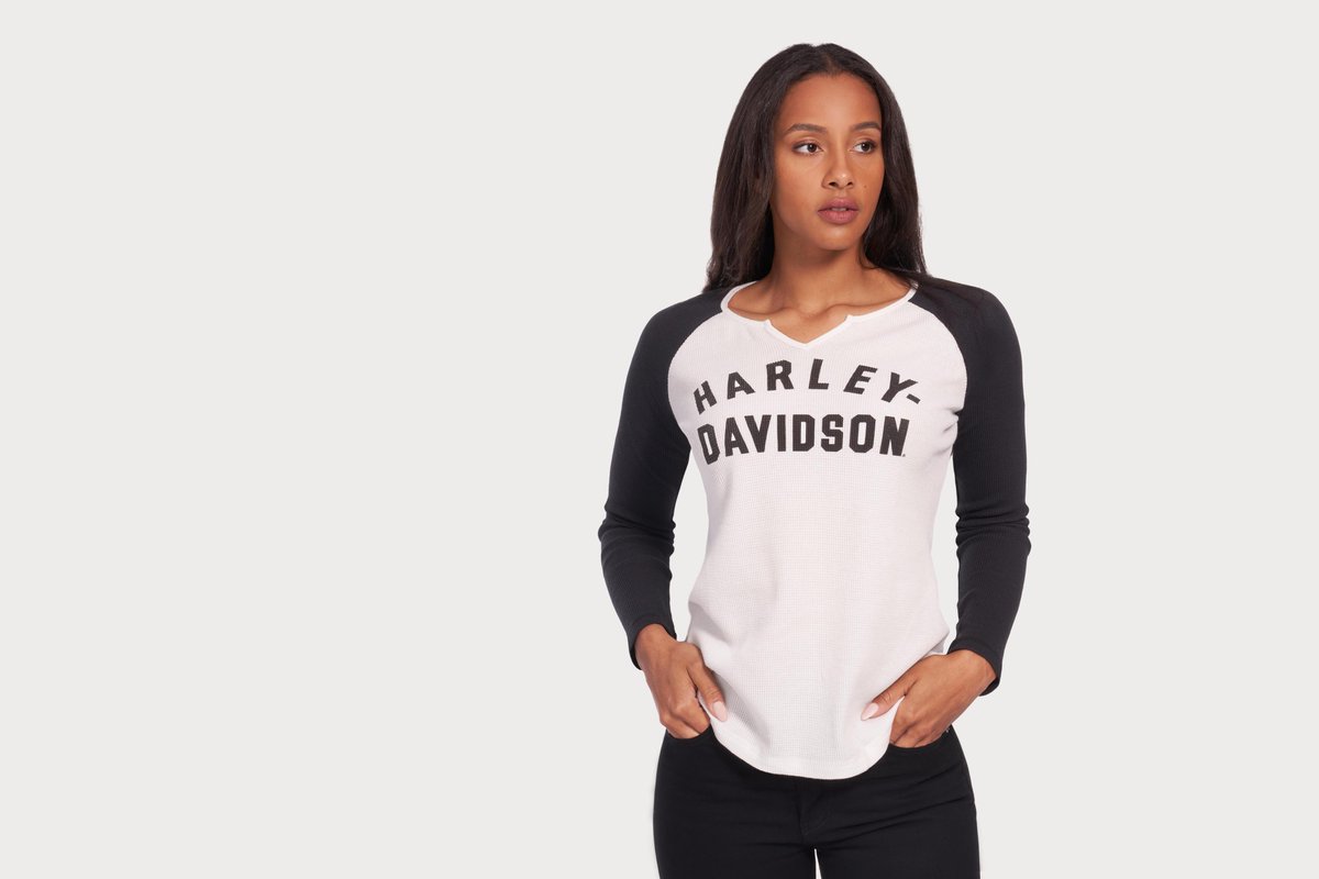 Harley_UKI's tweet photo. Keep it cosy in in the new H-D Hallmark Thermal Knit Top. Made from a cotton and polyester thermal blend for a warm feel - great under your riding jacket! 👉 https://t.co/Xn1LNSWOlc
#Harleystyle #HarleyDavidson #HarleyLife https://t.co/mU69uT8kRL