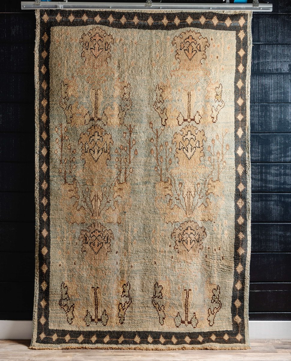 unique_loom's tweet photo. A little drama never hurt anyone. Visit us at @dallasmarket today and find out why our Oushaks make the perfect statement piece for your space.

#dallasmarket #dmkt #dallasmarketcenter #oushak #interiordesign #interiors #interior #homedesign #home #design #homedecor #decor #rug https://t.co/00tRkGKBMq
