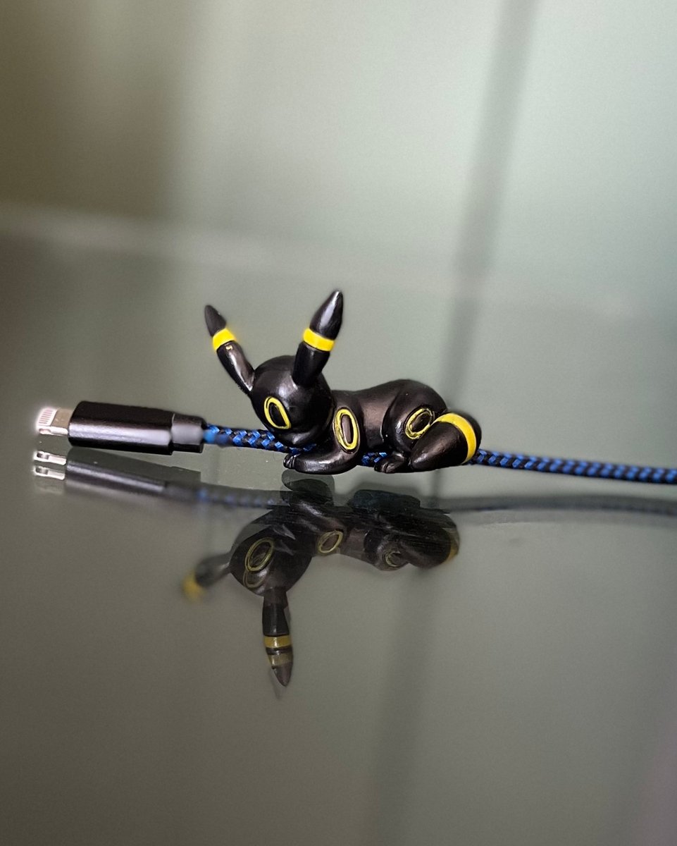sweetsmurph's tweet photo. look how cute this lil umbreon is that’s going to hold my phone charger. i’ve reached the pinnacle of laziness that I cannot possibly just pick up my cord anymore. ❤️#pokemon #cute https://t.co/HNACVtoLrv
