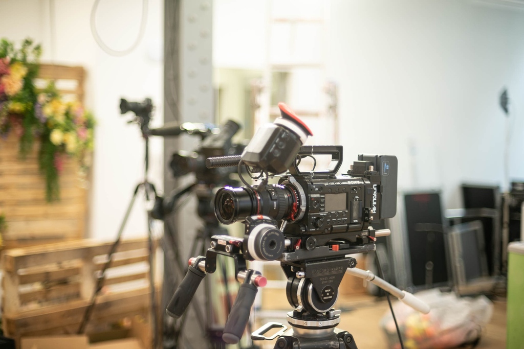 Hybrid events offer the perfect solution to a carbon conscious conference by removing the need for guest and speaker travel.
Whether you want private, fully encrypted end-to-end feed, or looking to stream an event publicly, we can broadcast quality video to a range of platforms.