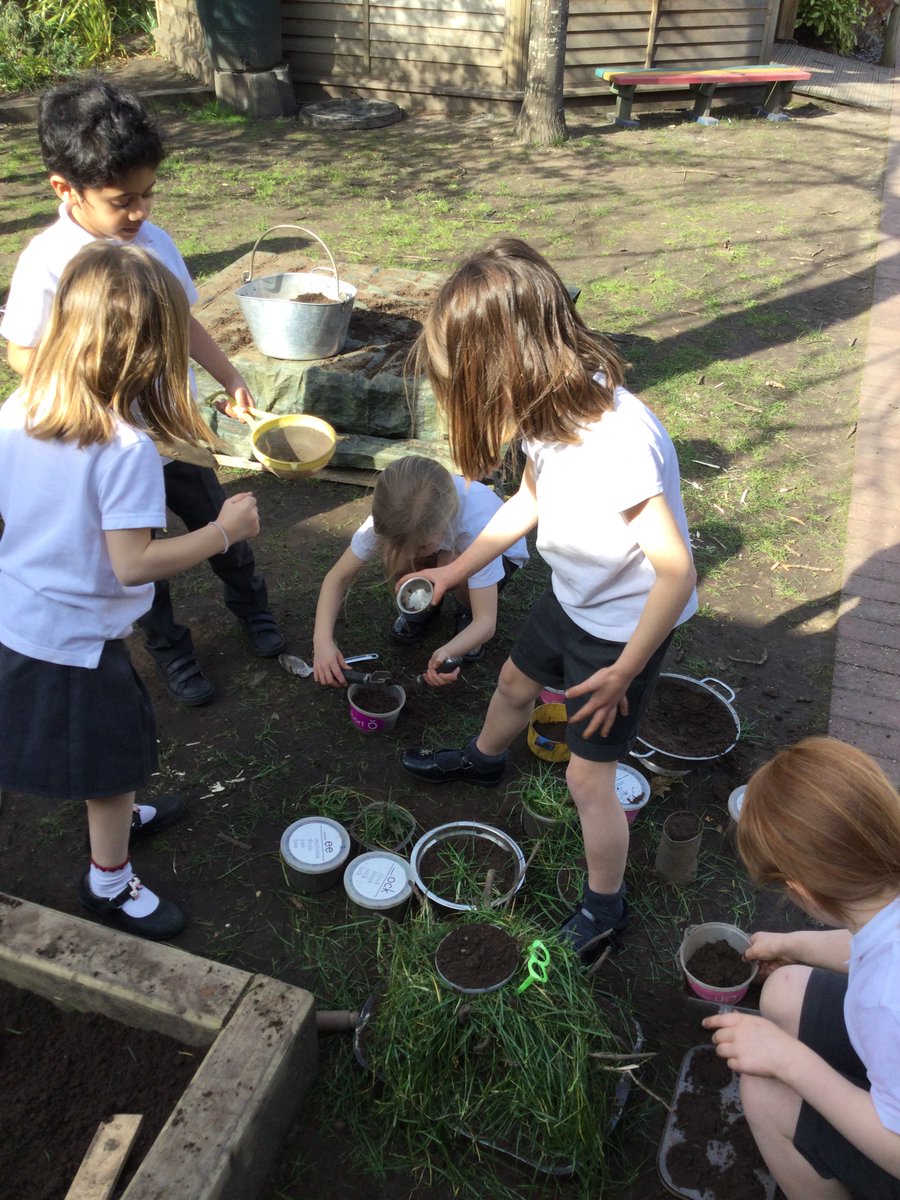 ThamesideSch's tweet photo. Amazing creations in both the mud kitchen and at the junk modelling area today. Mrs Cooper enjoyed a fantastic spaghetti dish followed by lots of cake and a very earthy coffee! #Year1tps #YRStps #YSCtps #nolimitstps #teamworktps #independencetps #continuousprovisiontps #oracytps https://t.co/XeC7Bik730