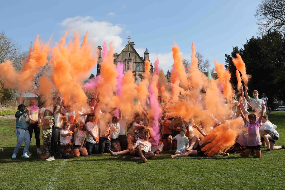 DWiltsPhoto's tweet photo. A fantastic spring day for @WSBoarding Colour Run. All photos now on Flickr. @Warminster1707 #CameraSurvived https://t.co/U9R5xoCm99