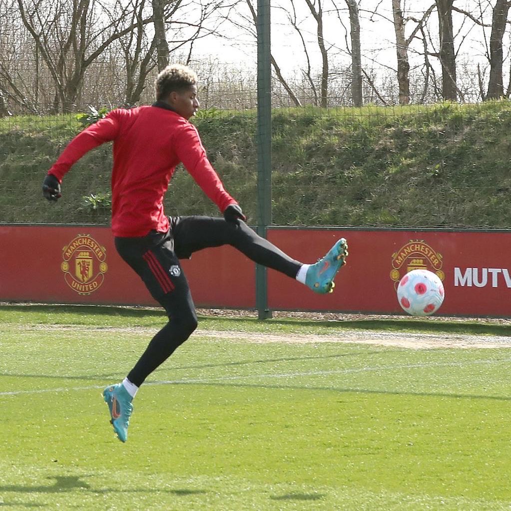 MarcusRashford's tweet photo. Putting in the work 💪🏾⚽️ https://t.co/VPzUmTiLYQ
