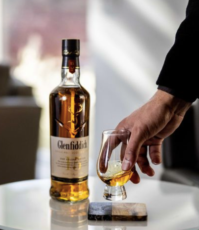Today's Shared Spirits shout out goes to #glenfiddich by @williamgrantusa 
Raise a dram to Spring and the longer evenings we are all starting to enjoy. 
#scotch #weowndigitalactivation #spiritsmarketing