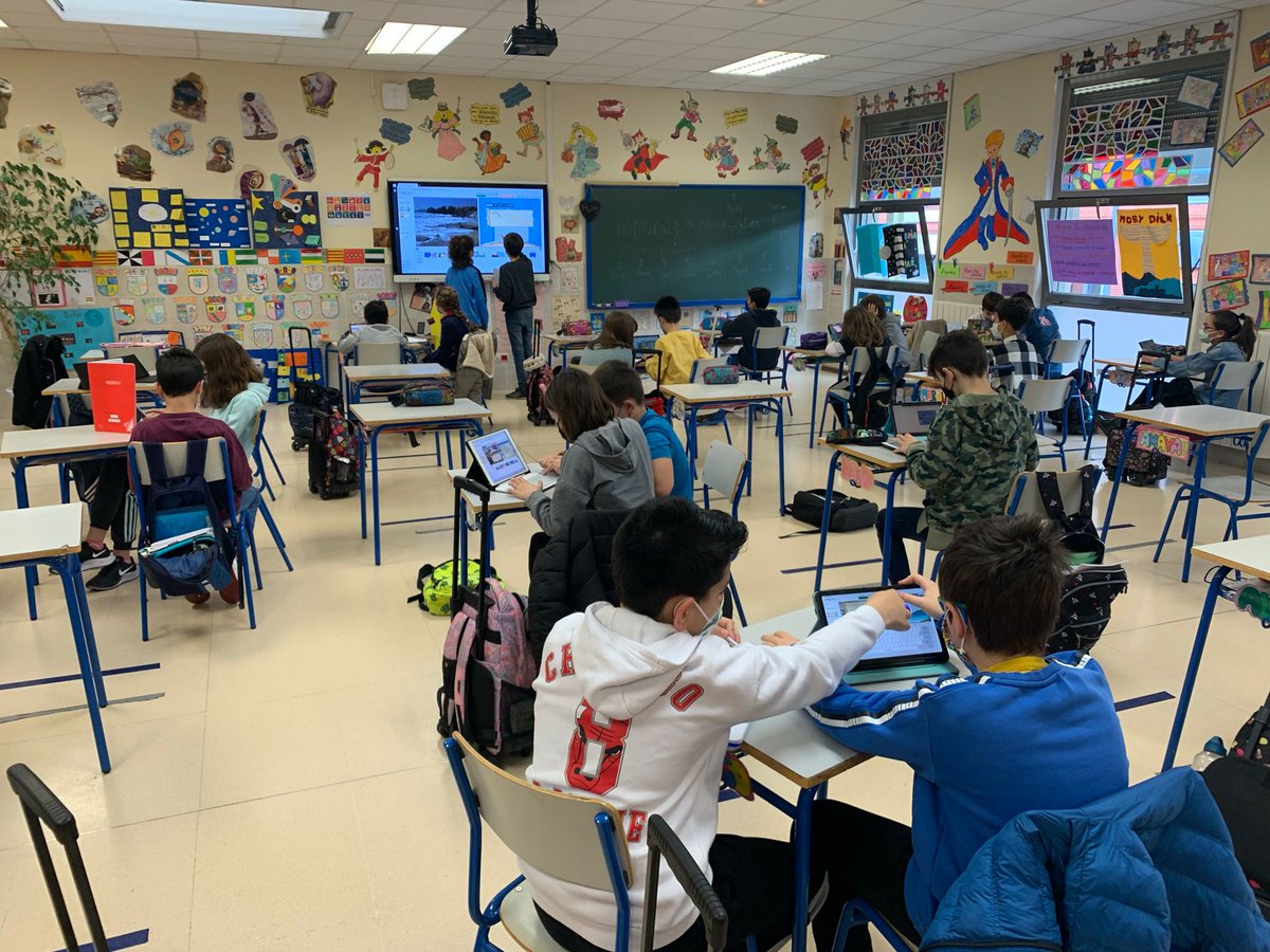 CEIPRaimundo's tweet photo. El alumnado de 5°A realiza la última actividad del #Proyecto @eTwinning_es "Water and life in our English class" creando el #Libro "Water and life Poems" en  @storyjumper dedicado al #Agua su ahorro y su cuidado #DíaMundialDelAgua @educacyl #SoyDelRaimundo https://t.co/wf406RRnwb https://t.co/IswSiV0gDq