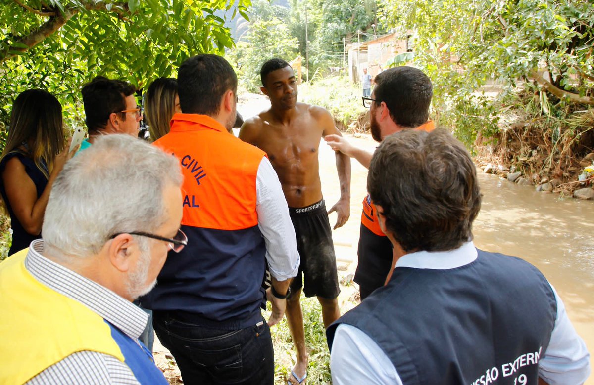 Estive em Magé acompanhando de perto os danos causados pelas chuvas do final de semana. Conversamos com as vítimas, e estaremos dando todo apoio necessário. Magé mora no meu coração! Em união vamos fortalecer novamente esse município.