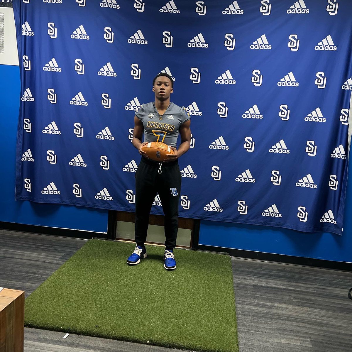 SharnardP's tweet photo. Committed 🔥@coachmorrison58 @Terrell_Eagles @mevans6510 @CoachWalker_9 https://t.co/liOX1j8U2L