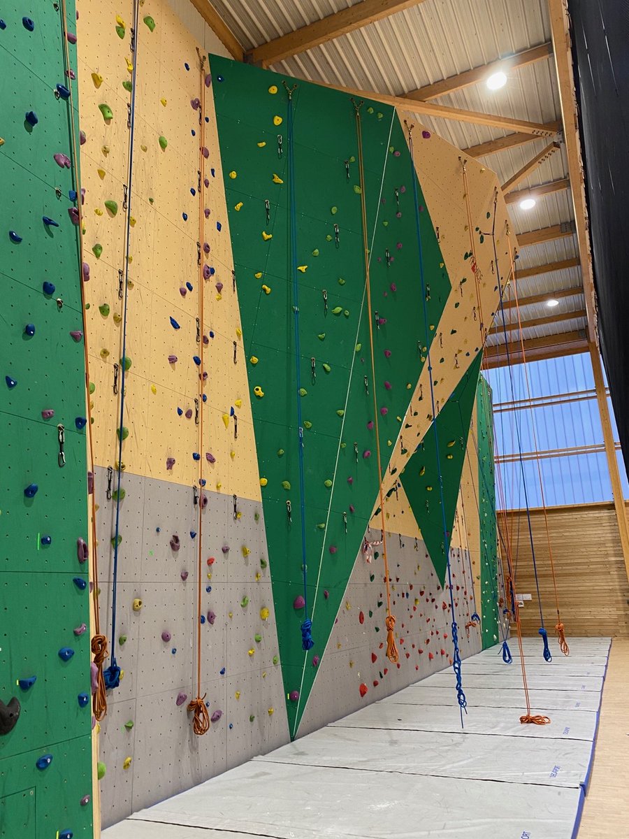 Pyramide Climbing tweet media