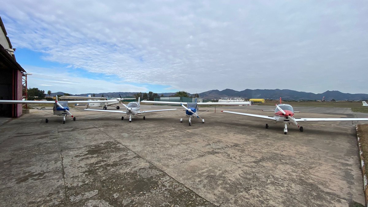 Debido al mal tiempo nuestra flota espera en tierra hasta que la Meteo mejore....que según previsiones no será posible hasta el principio de la semana que viene.

#SafetyFirst #safeflights 🌧🌧