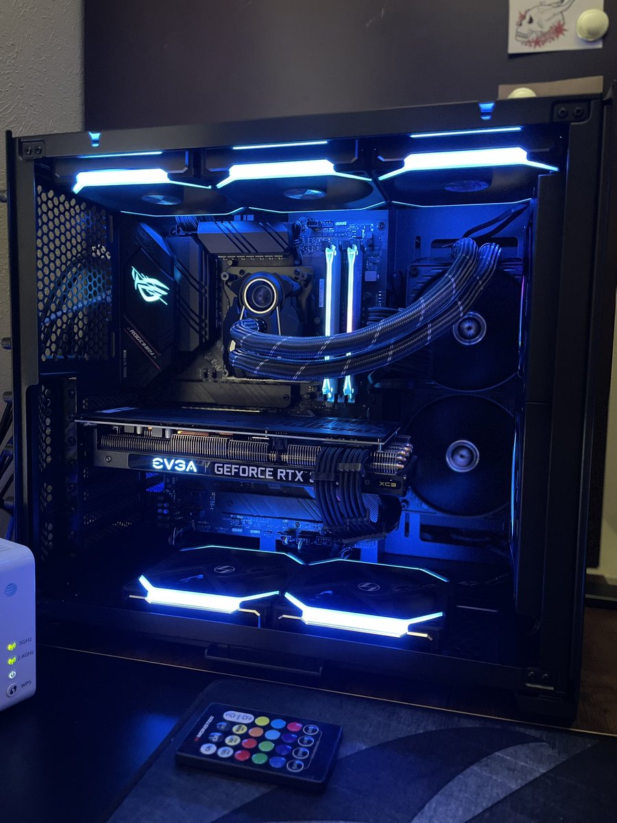 ChaoticOrder79's tweet photo. Updated pics of my setup. New @GlobalLianli Air Mini w/ SL120 fans. Full specs in the comments #PCMR #pcgaming #pcbuild #lianli #ryzen #arctic #evga #oloy https://t.co/qarCSRuJCX