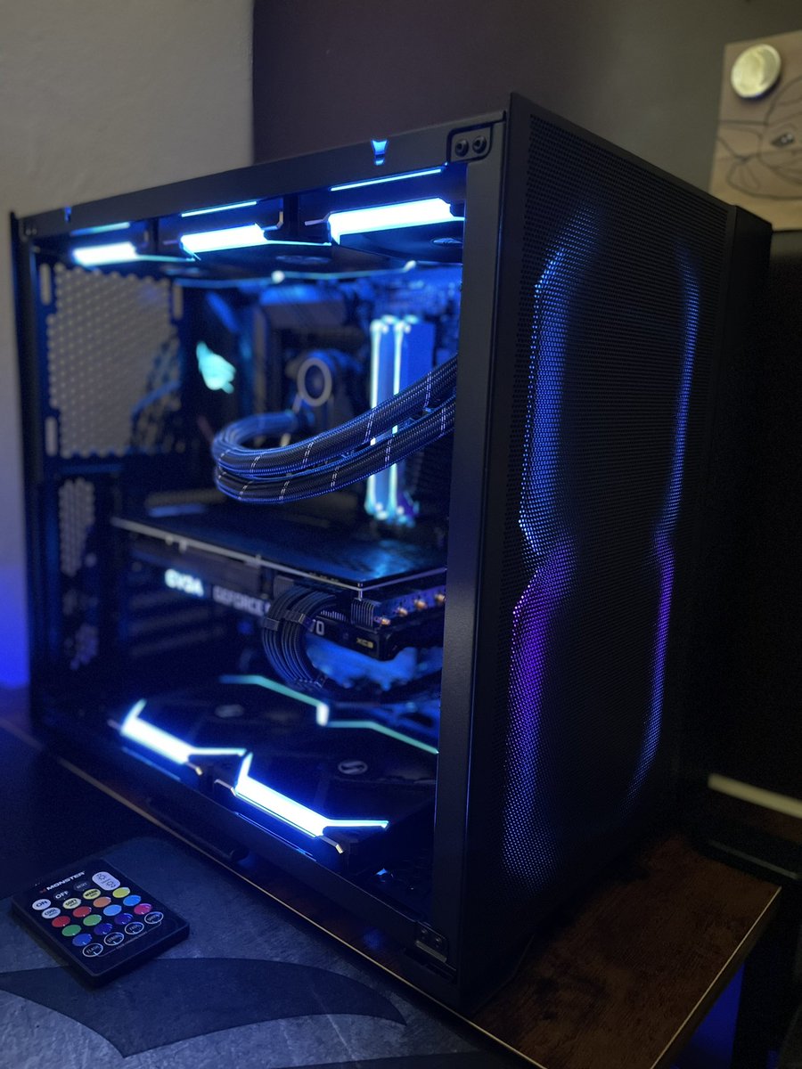 ChaoticOrder79's tweet photo. Updated pics of my setup. New @GlobalLianli Air Mini w/ SL120 fans. Full specs in the comments #PCMR #pcgaming #pcbuild #lianli #ryzen #arctic #evga #oloy https://t.co/qarCSRuJCX