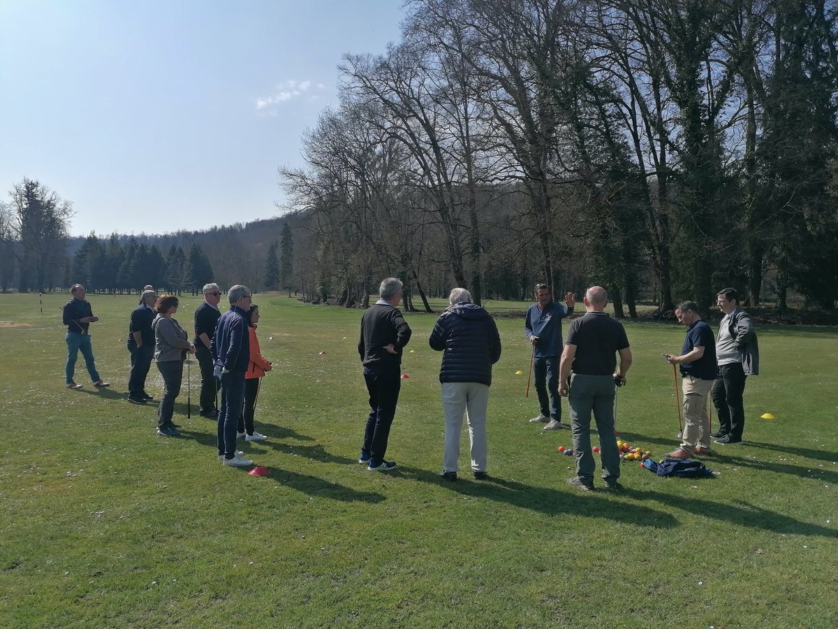 frederickieffer's tweet photo. Formation conjointe golf scolaire usep, clubs et CPC CPD EPS (52, 54,55) au golf d'Arc en Barrois ! Les prochaines suivront à Reims et Sarrebourg pour renforcer les liens au niveau régional. Merci au golf associatif d'Arc pour l'accueil ! @55Cpd, #grandestgolf, #usep55 https://t.co/zO9lJRzNsj