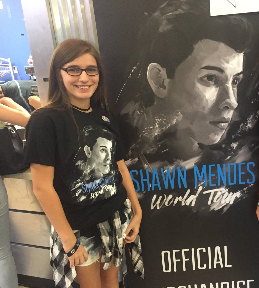 eternlshawn's tweet photo. me when i was 14 seeing shawn for the 1st time vs me when i’m 19 seeing him for the 8th time https://t.co/dtqti3hzQs