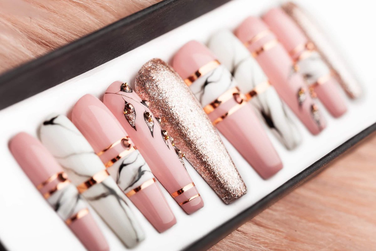 MKCoDirect's tweet image. We're gearing up for a HUGE launch! Launching in May. 
.
.
#MichelleKristieCo #MichelleKristie #billingsmt #Billingsmontana #beauty #makeup #lipgloss #bodybutter #candles #hairscrunchie #defusers #bathbombs #Bathsalts #skincare #Nails #BossBabe