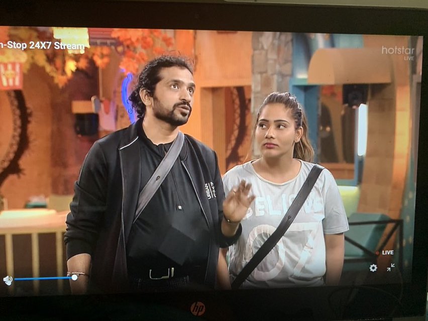 Siriikigai's tweet photo. Mitraw #kangaroo and Nattu #antharyami simham about their mayavanam Nattu jungle 😂😂 #BiggBossNonStop #BiggBossTelugu #BinduMadhavi https://t.co/LcCXb8N6c7