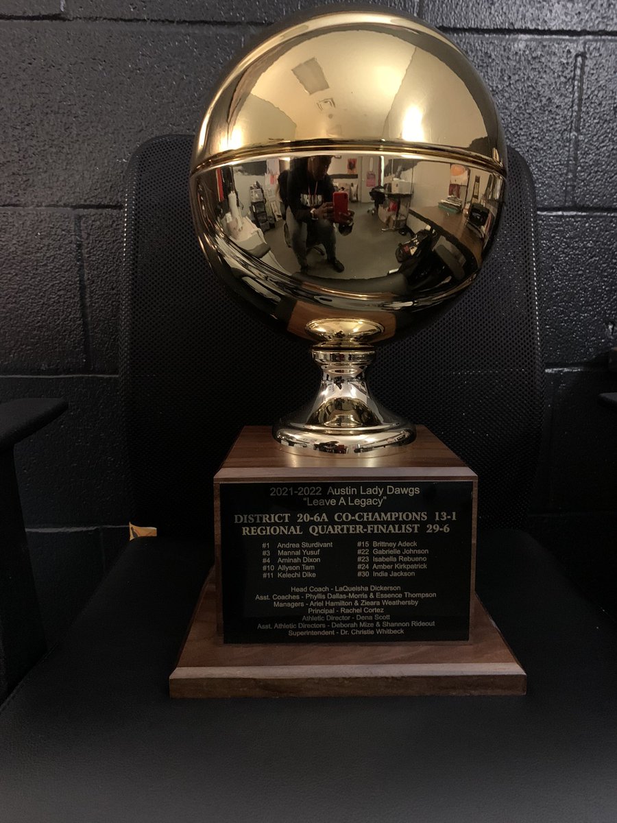 AHS_GirlsBB's tweet photo. Our precious cargo arrived yesterday! Thank you to all of you who truly supported us this season! This is for the entire Austin, Ft. Bend &amp; Sugar Land community! ❤️🖤 #ALLIN @SFAHS_Bulldogs @AHSBulldogs @FBISDAthletics https://t.co/rLCOpfyJ0Y