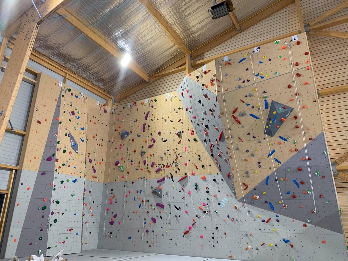 Pyramide Climbing tweet media