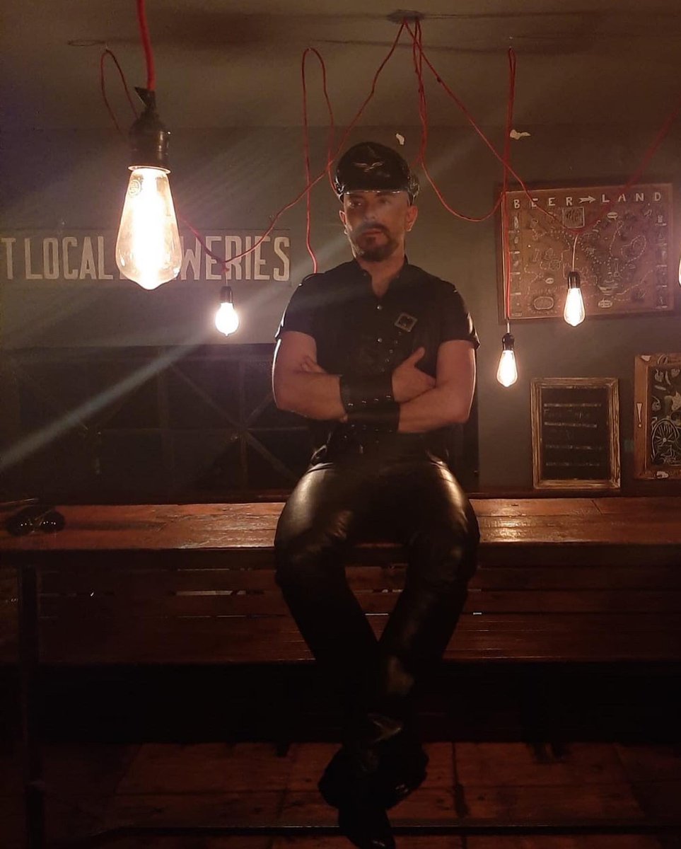 smoker_boots's tweet photo. #INLEATHER #SRUFF #BOOTS #BAR https://t.co/HO9U8RAfl2